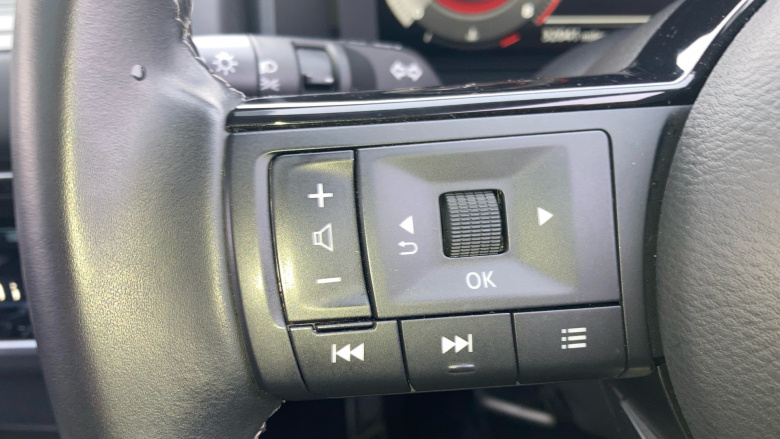 Nissan Qashqai 1.3 DiG-T MH N-Connecta 5dr Petrol Hatchback